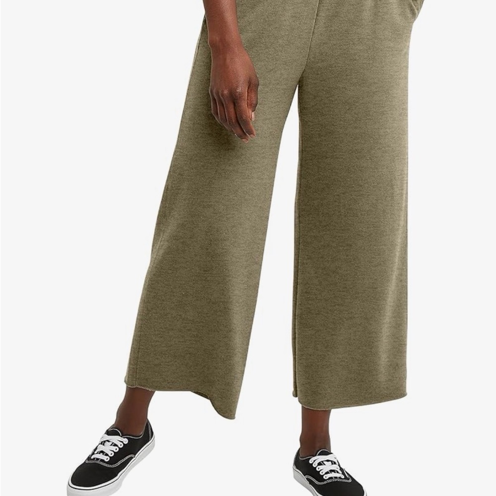 Hanes Oregano green cropped sweatpants with pockets- XL